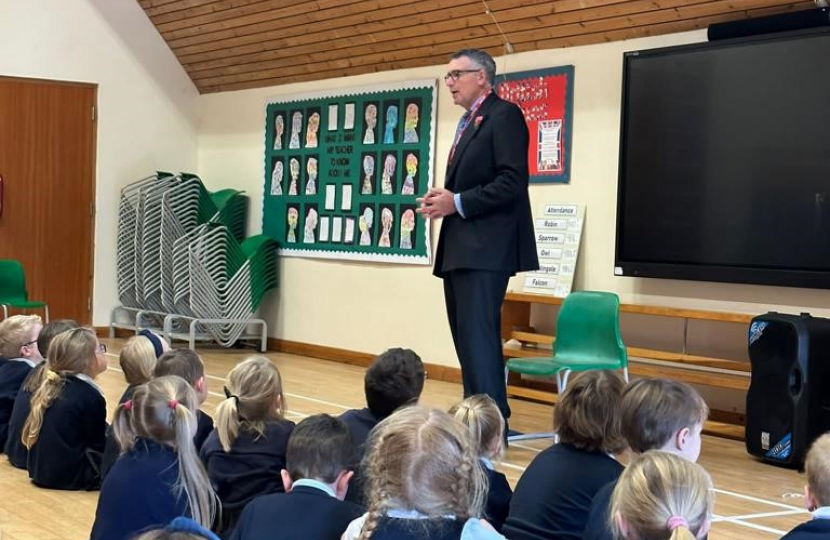 Bernard talking to pupils at Langenhoe Community Primary School 